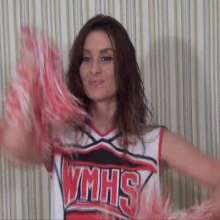 Anglefan.com: MJ becomes a messy cheerleader!