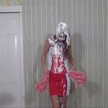 Anglefan.com: MJ becomes a messy cheerleader!