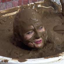 LisaMoomin: Rhian's Mud Bath