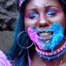 messyhot: Daizy Cooper Smashes a Cake in the Park