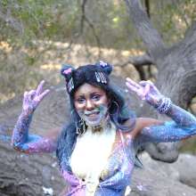 messyhot: Daizy Cooper Smashes a Cake in the Park