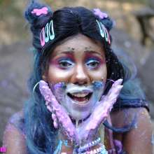 messyhot: Daizy Cooper Smashes a Cake in the Park