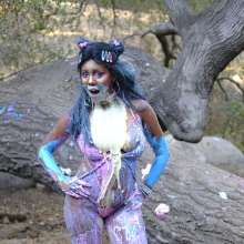 messyhot: Daizy Cooper Smashes a Cake in the Park