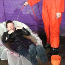 DungeonMasterOne: Dungeon Prisoner Bath