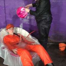 DungeonMasterOne: Dungeon Prisoner Bath