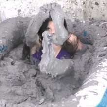 CandyCustard: Ivy destroys expensive dress in the mud!  Fetch 3