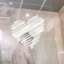Daniel Wetlook: Hias in the Bathtube