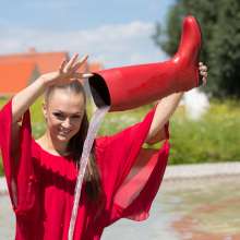 bootedbabes: Wet Red Riding Boots
