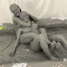 Messygirl: Amber Vs Zoey Mud Wrestling