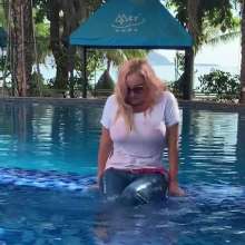 Wet_look_elena: Jeans in the Pool