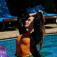 wet.look.me: Update!  Relax Wetlook Girl swims in a beautiful outdoor pool!  Wetlook.biz