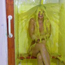 bosunbob: Irrepressible bonkers babe Katie Lou plays "In My Pants"
