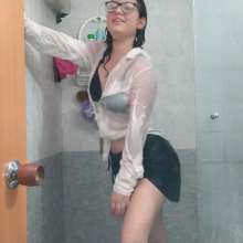 Nataly Loveu: Wetlook in Business Suit