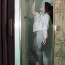 lovingmessy4you: Wetlook in the Shower Wearing Shirt and Leggings