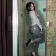 lovingmessy4you: Wetlook in the Shower Wearing Shirt and Leggings