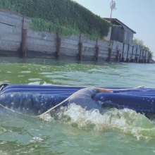 Wet Live Team: Danio Floats on the Mattress and Falls on the Waves!