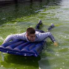 Wet Live Team: Danio Floats on the Mattress and Falls on the Waves!