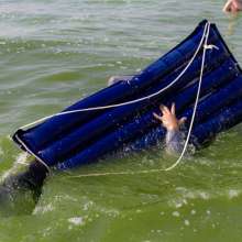 Wet Live Team: Danio Floats on the Mattress and Falls on the Waves!