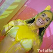 TotallyGunged: New Girl, London Plays "Mouse Trap!"