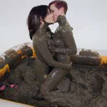 CreamMeAgain: Muddy Buddies!