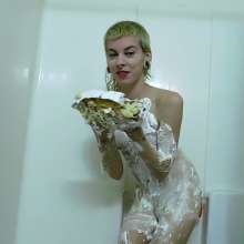 RevSlymsford: Naked Kaydens Compares Pies and Cakes To Pick Her Favourite