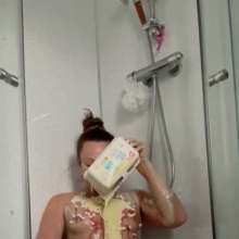WAMfuns Messy Forfeits: Queen Peach Ice Cream Sundae
