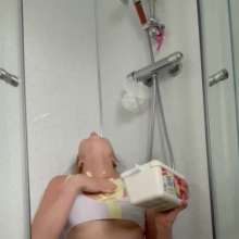 WAMfuns Messy Forfeits: Queen Peach Ice Cream Sundae