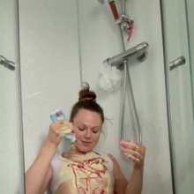 WAMfuns Messy Forfeits: Queen Peach Ice Cream Sundae