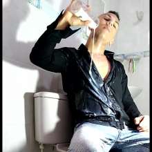 MessyGuys: Stevan Takes a Milk Shower