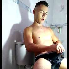 MessyGuys: Stevan Takes a Milk Shower
