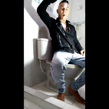 MessyGuys: Stevan Takes a Milk Shower