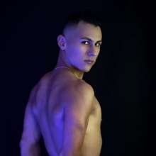 MessyGuys: This hunky latino wants to get messy