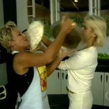 mad_mick_at: Xuxa and the pies