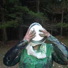 JD and Messy Andi: Single self pieing