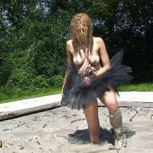 FOXY: Laura final in mud
