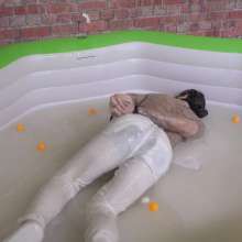WamtasticUK: Lucas Dunks for Balls in Clear Gunge in White Chinos