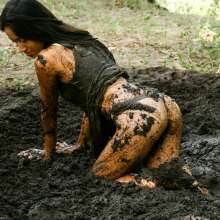 dlodoski: May Teasing in Peat in Tight Dress--Photos