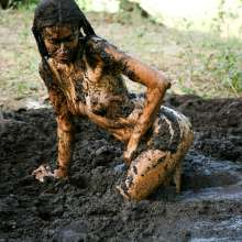 dlodoski: May Teasing in Peat in Tight Dress--Photos