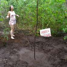 dlodoski: Sarah Michelle--Erotic Sinking in the Rain (photos)