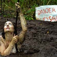 dlodoski: Sarah Michelle--Erotic Sinking in the Rain (photos)