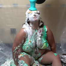 Beantwn: Pied in Neon Bikini!