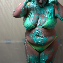 Beantwn: Pied in Neon Bikini!