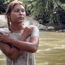 wet.look.me: Wetlook girl getting her clothes wet in the water | Wetlook.biz