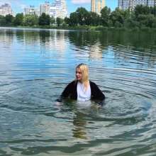 Wet Live Team: Alice Gets Wet on the Beach While There Are No People