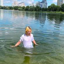Wet Live Team: Alice Gets Wet on the Beach While There Are No People