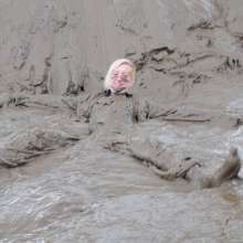 DungeonMasterOne: Aurora's Dungarees Mudbath