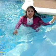 Hikari-Studio-Wam: I Am Happy Immersed in the Pool.