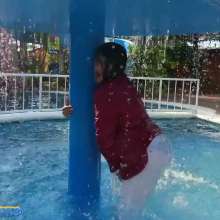 Hikari-Studio-Wam: I Am Happy Immersed in the Pool.