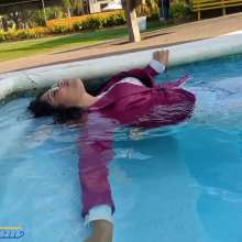 Hikari-Studio-Wam: I Am Happy Immersed in the Pool.