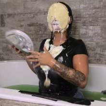 TheGungeZone: Kelli's Slime Bath and Pies